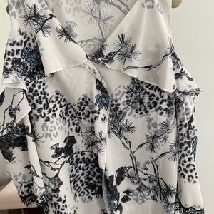 Kobi size M top.  excellent condition!  Washable!